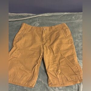 Men’s Old Navy Khaki Shorts. Size 33